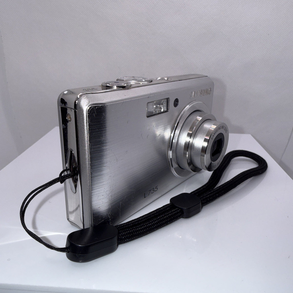 Samsung L735 7.2MP Digital Camera Tested Working + Charger Battery 4GB SD Card