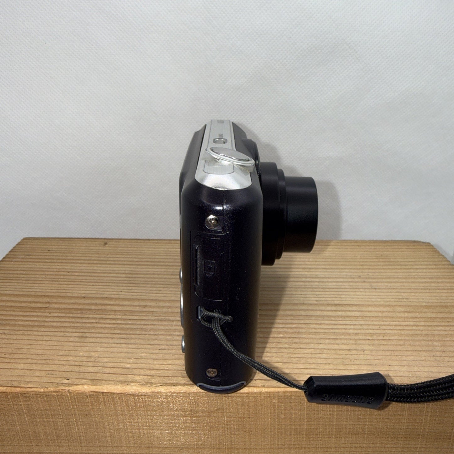 Samsung ES70 12.2MP Digital Camera Tested Working + Charger Battery 4GB SD