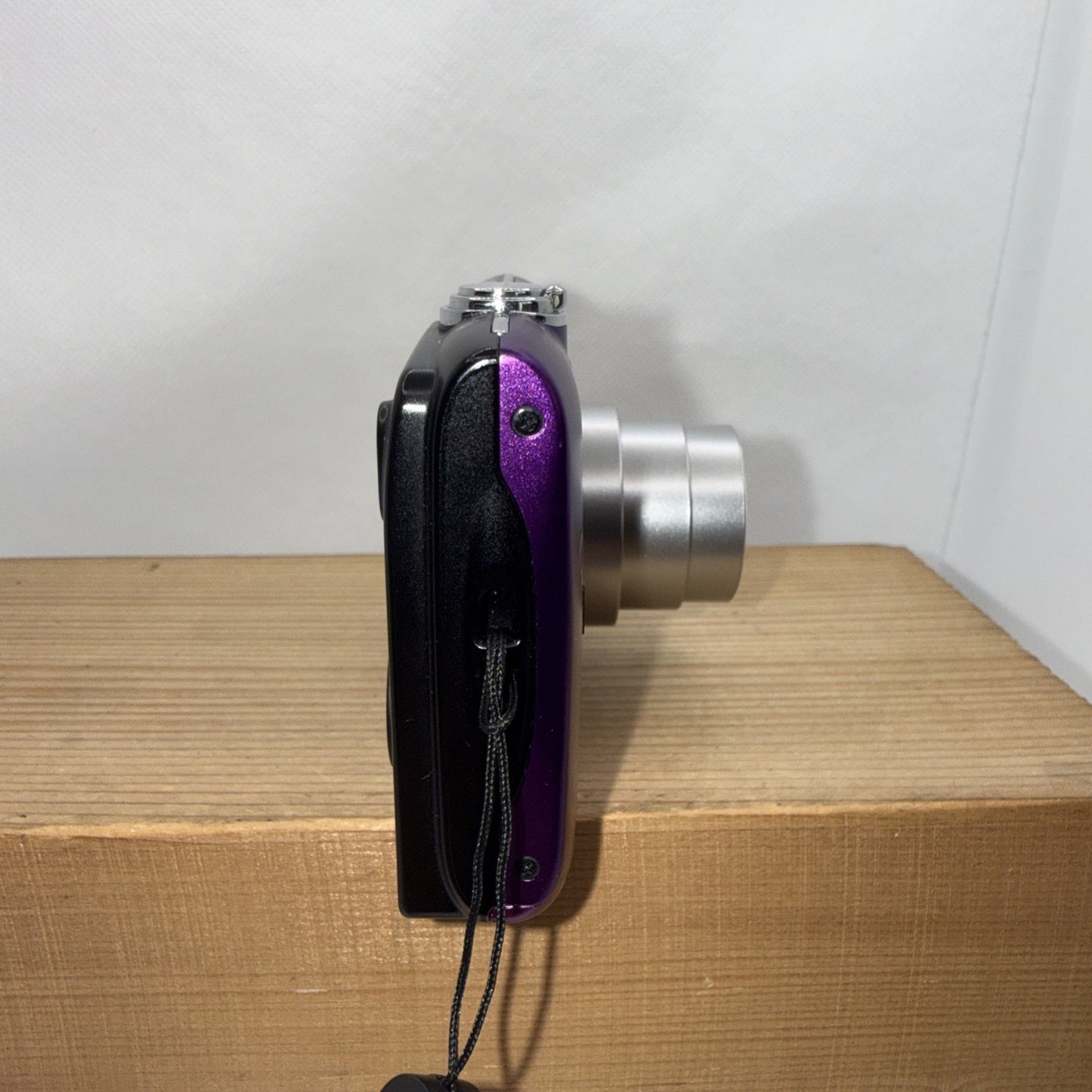 Nikon Coolpix S2900 20.1MP Purple Digital Camera + Battery & Charger