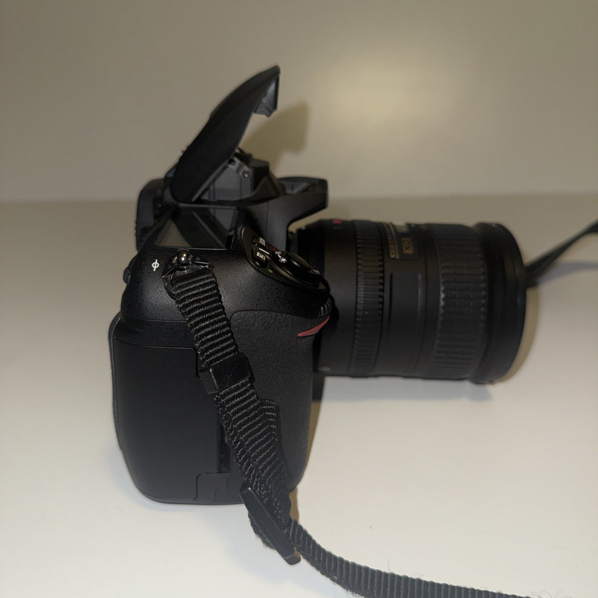 Nikon D200 Camera AF-S DX VR Zoom-Nikkor 18-200mm & Nikkor AF-S 18-70mm - Bundle
