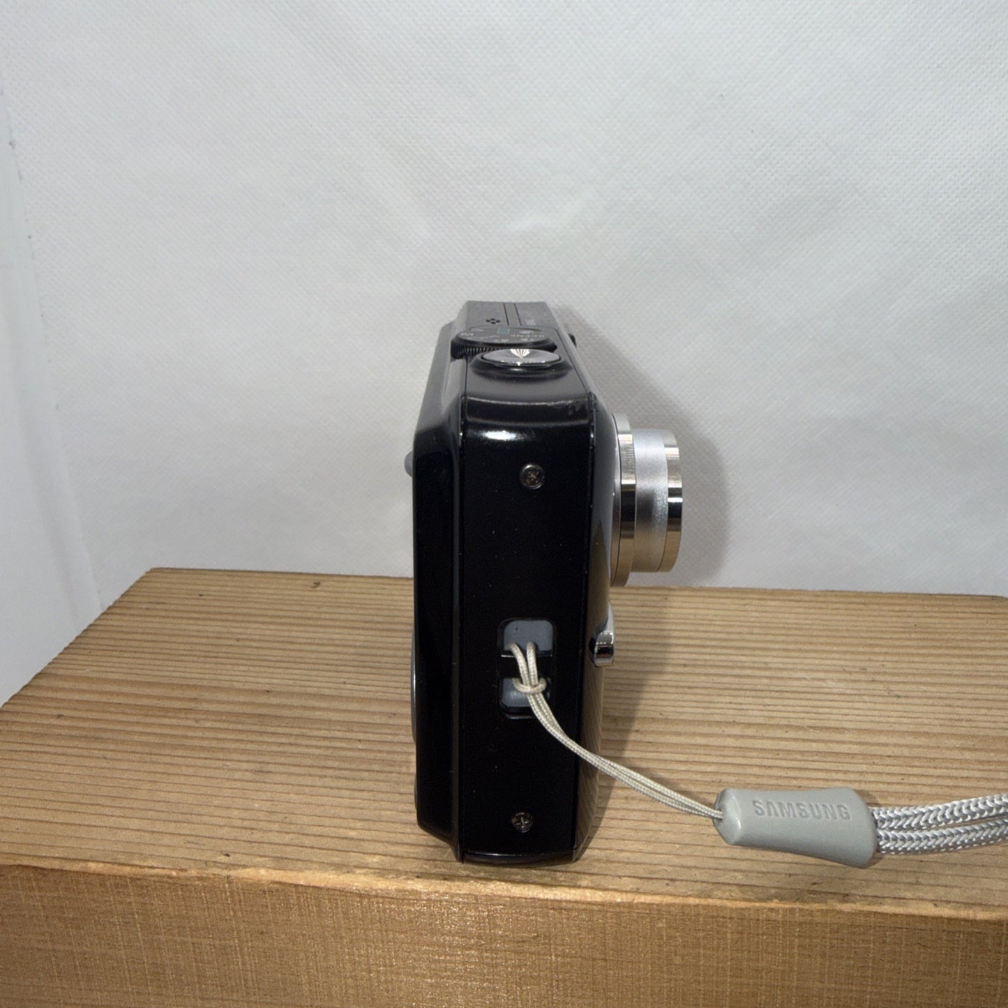 Samsung D1070 10.2MP Digital Camera Boxed Tested + 4GB SD Memory Card