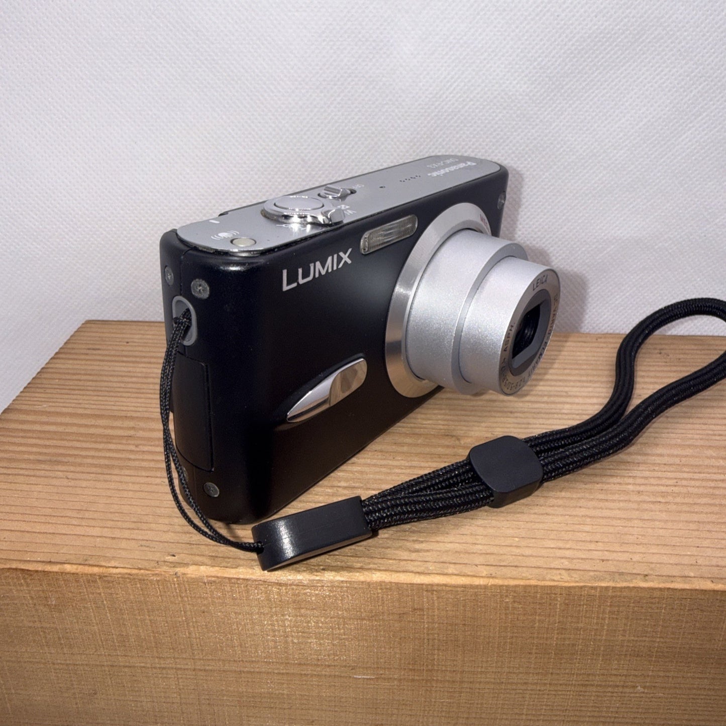 Panasonic Lumix DMC-FX33 Digital Camera 8.1MP Tested + Charger Battery 4GB SD