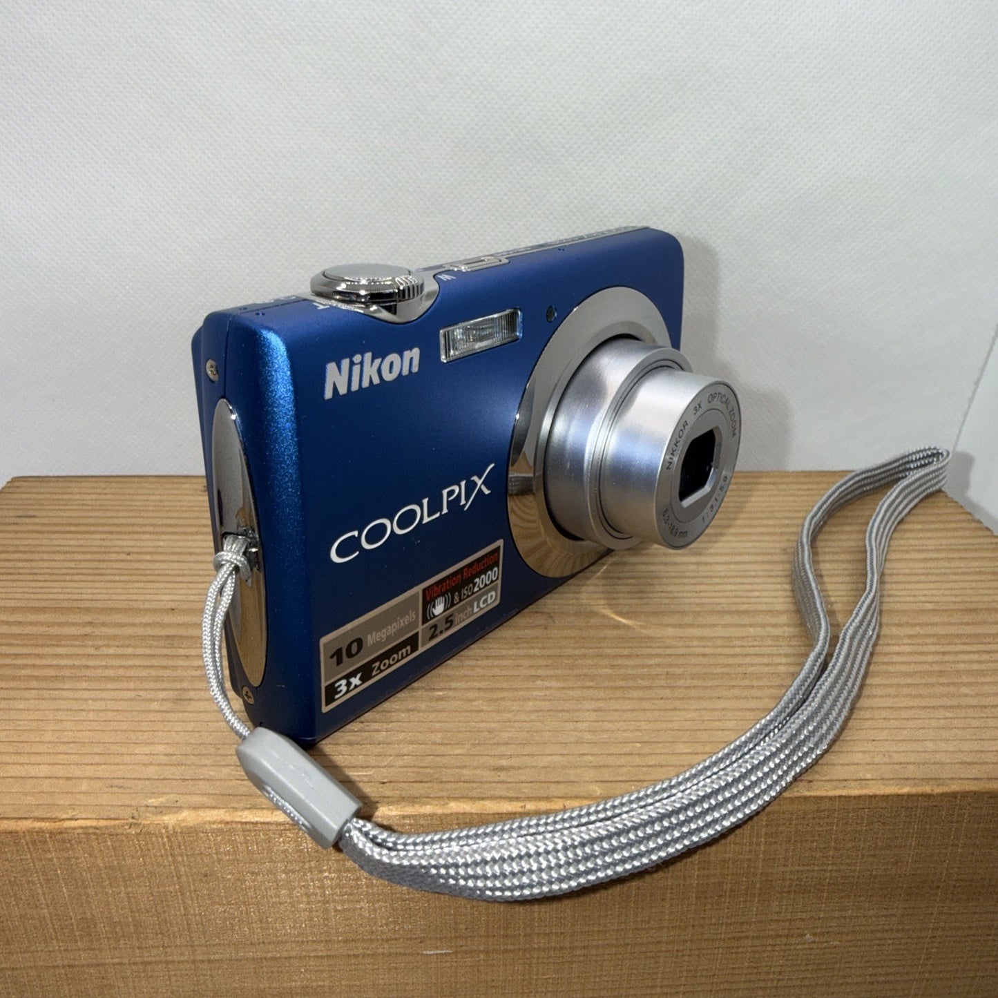 Nikon Coolpix S220 10MP Digital Camera Boxed Tested Plus Charger Battery 4GB VGC