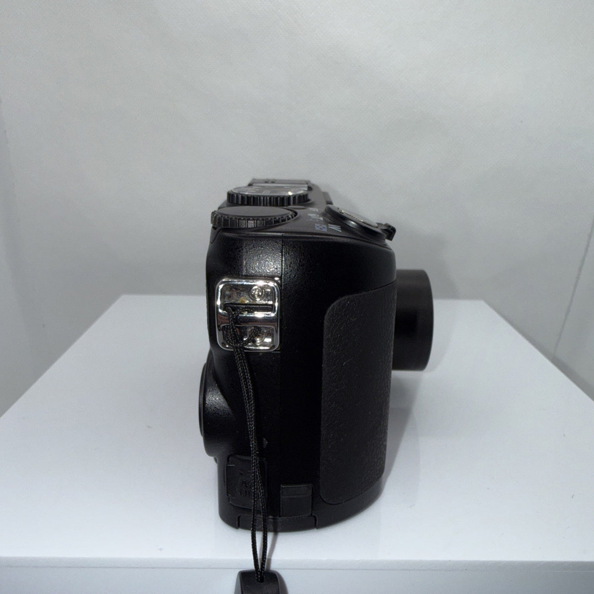 Nikon Coolpix P5100 12.1MP Digital Camera Tested Working + Charger Battery 4GB