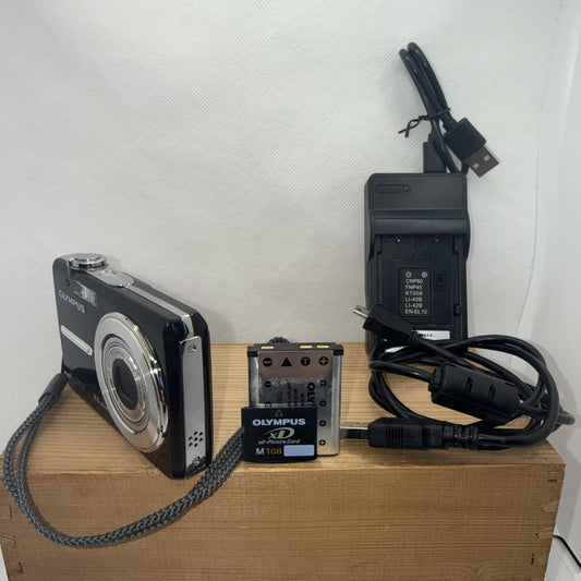 Olympus X-820 Compact 8MP Digital Camera Tested + Charger Battery 1GB XD Card
