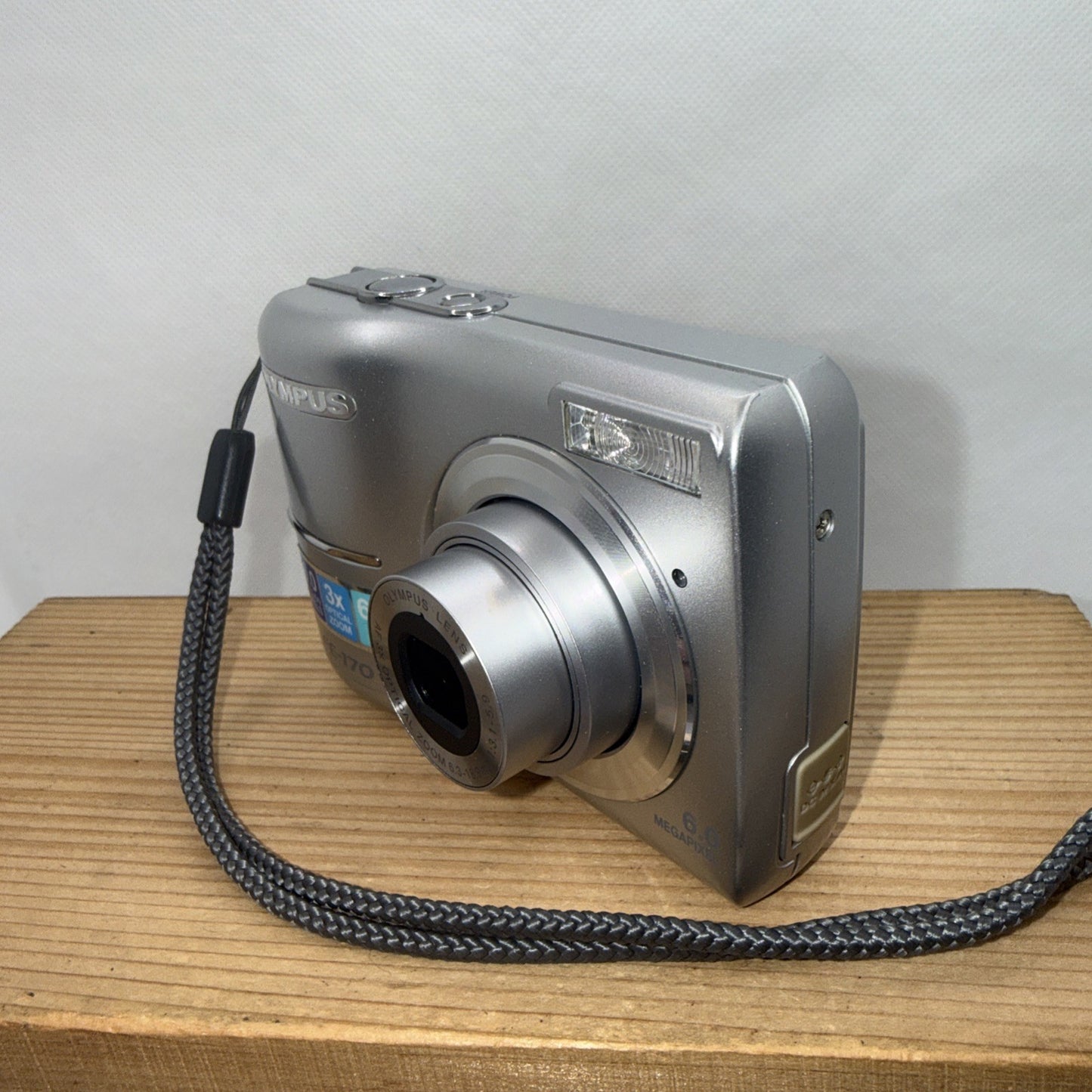 Olympus Digital Camera X-760 6.0MP Tested Boxed + 512MB XD Card & USB Cable