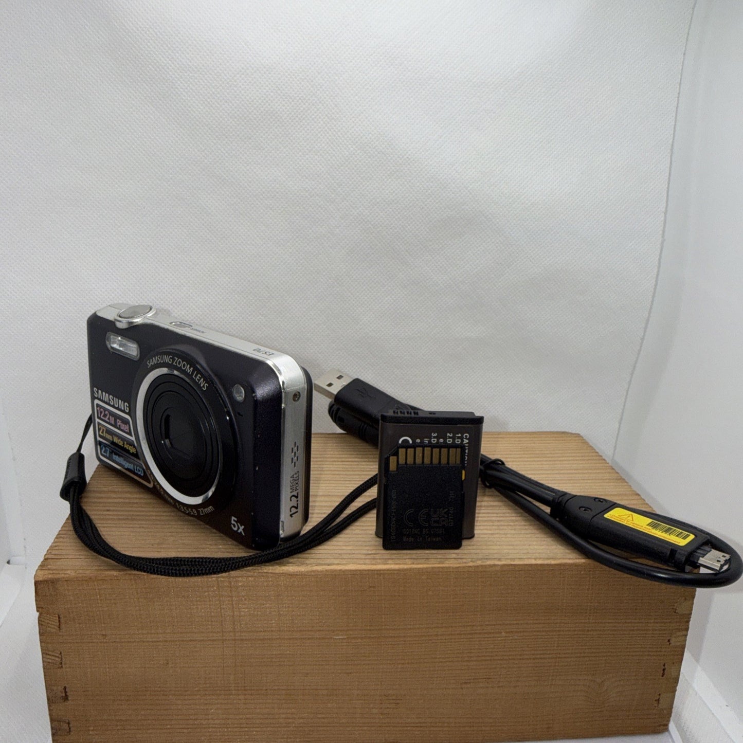 Samsung ES70 12.2MP Digital Camera Tested Working + Charger Battery 4GB SD