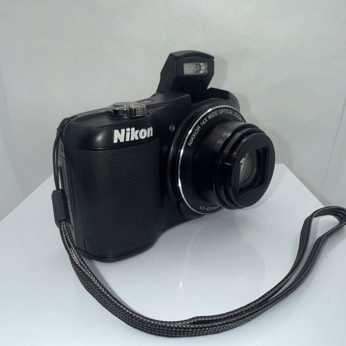 Nikon Coolpix L610 16MP Digital Camera Tested + Batteries Charger Case 16GB VGC