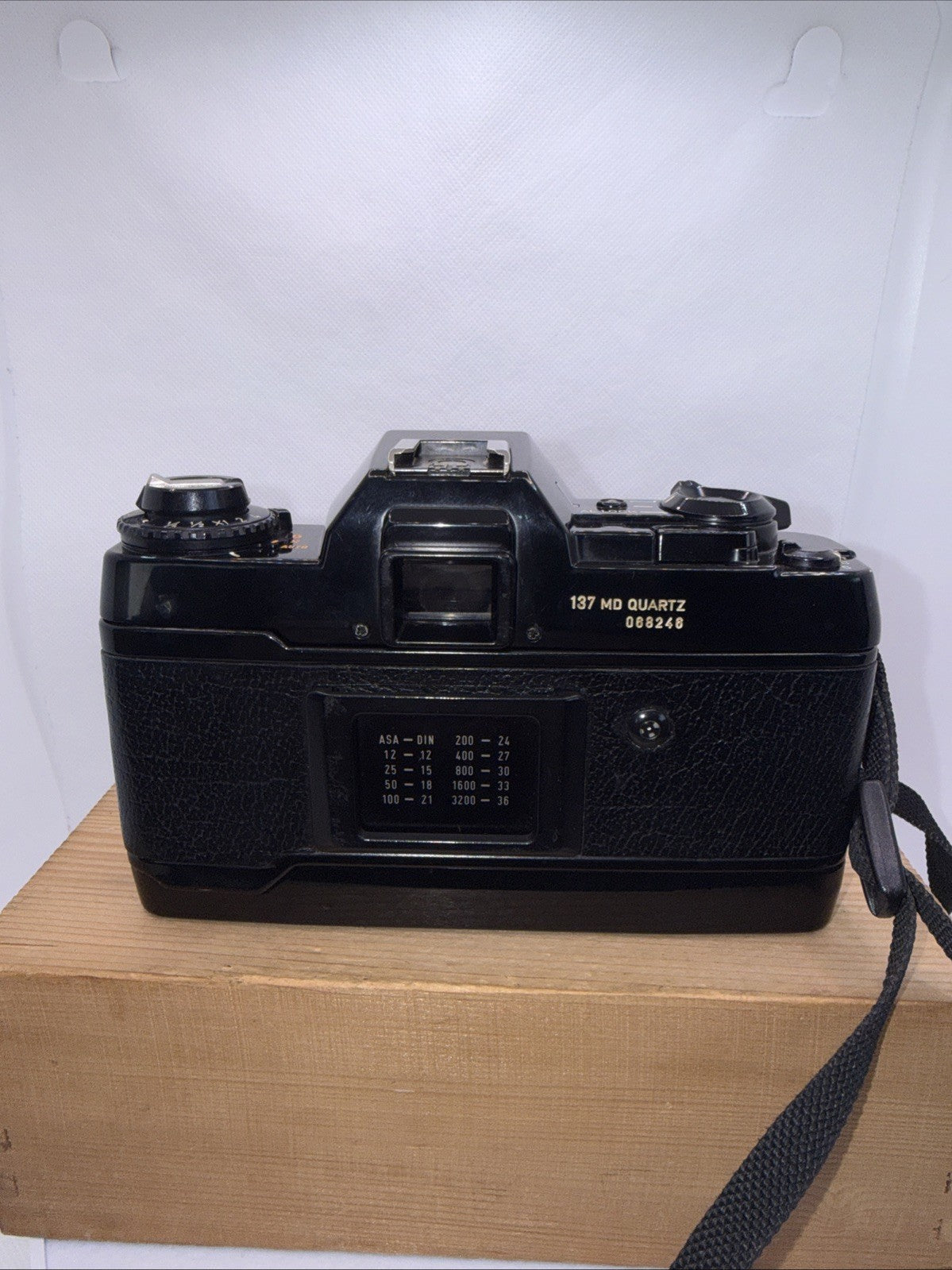 Contax 137 MD Quartz 068248 Camera Carl Zeiss Tested Plus Case - Good Condition