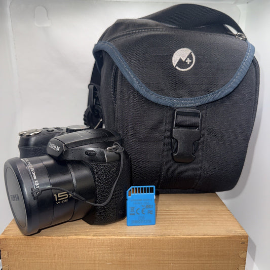 Fujifilm FinePix S1730 12.2MP Bridge Camera Tested + 4GB SD Card & Camera Bag