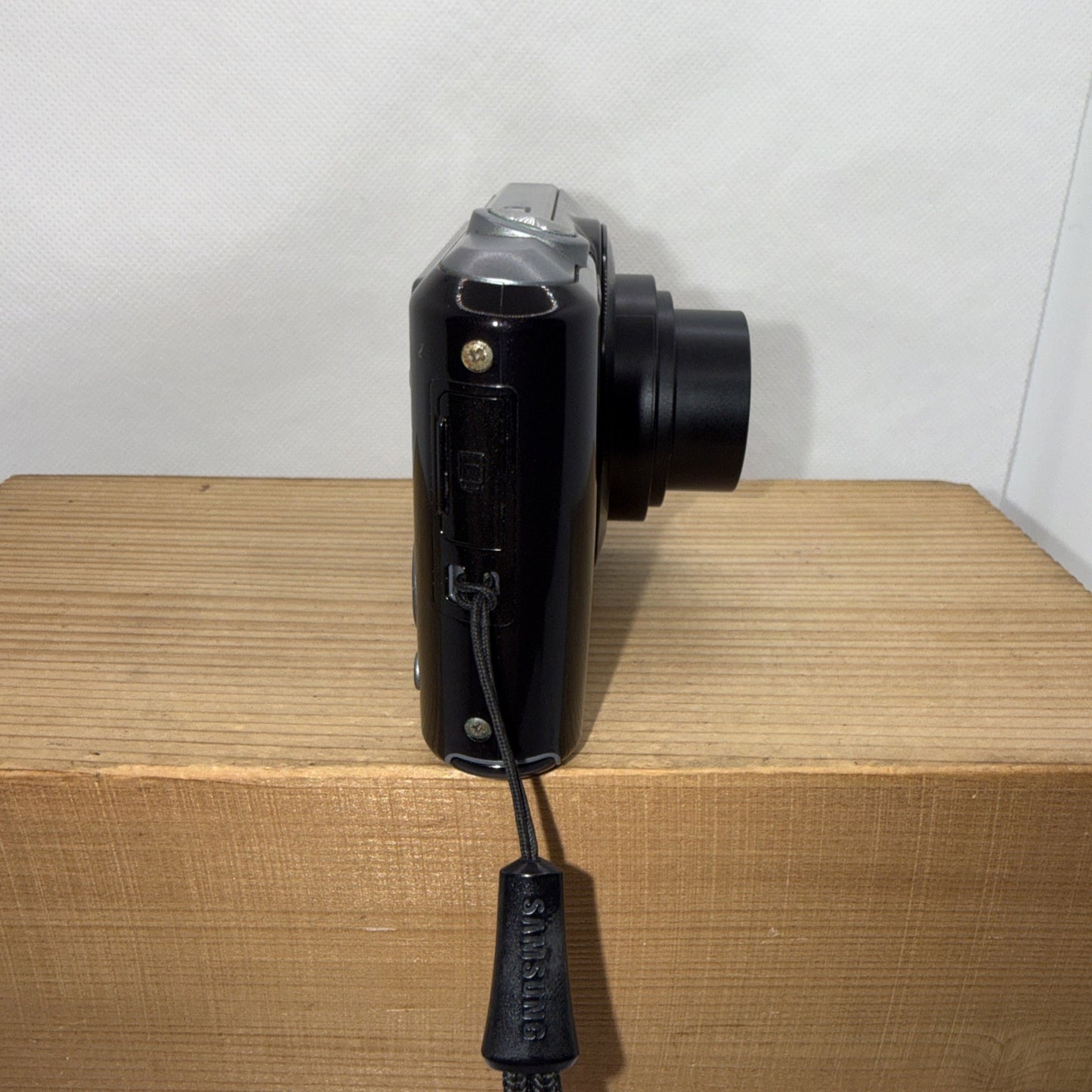 Samsung ES65 10.3MP Digital Camera Tested + Charger Battery 4GB SD Memory Card