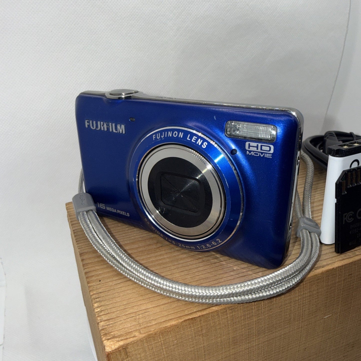 Fujifilm FinePix JX420 Digital Camera 16MP Blue Tested + Charger Battery 4GB SD