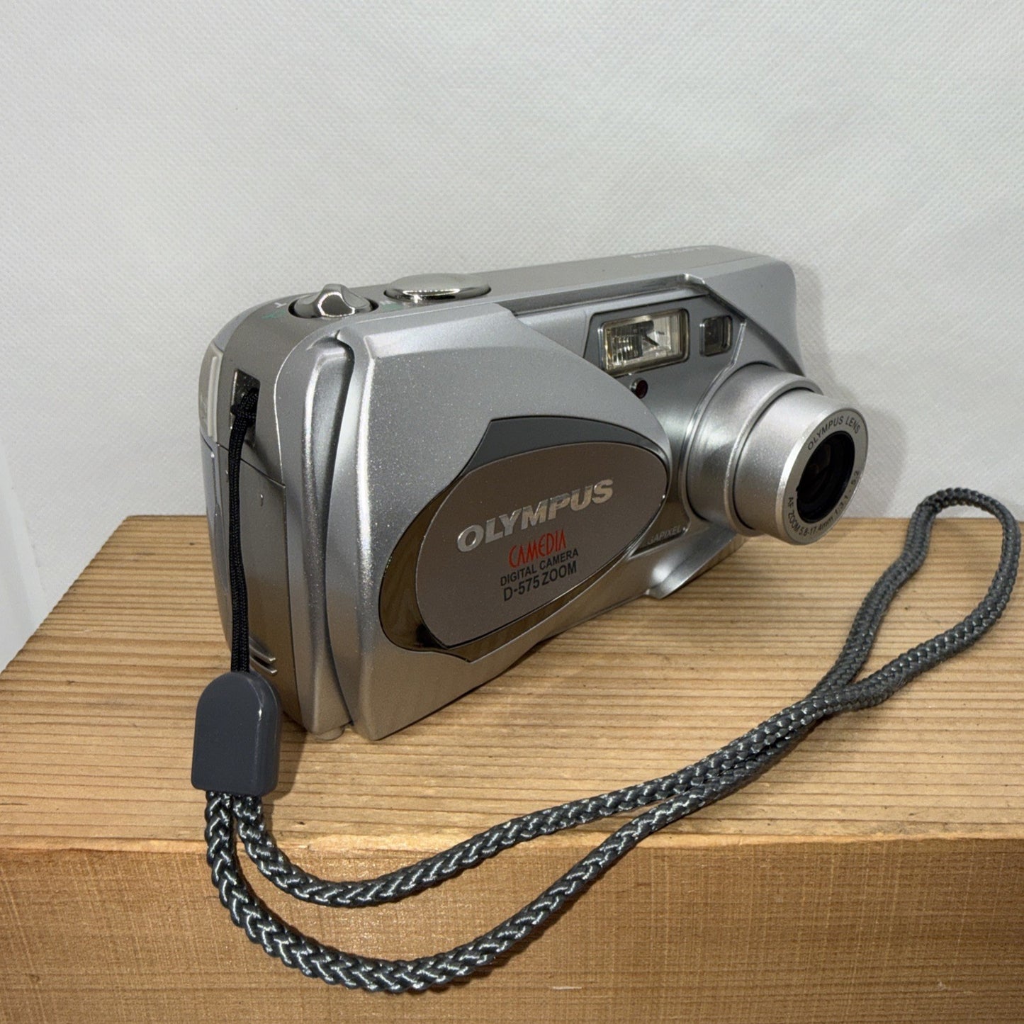 Olympus D-575 Zoom 3.2MP Digital Camera Tested + Memory Card USB Cable Case