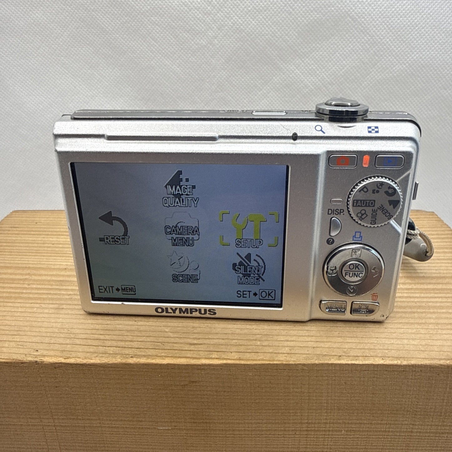 Olympus FE-370 8.0MP Digital Camera Working + Charger Battery Memory Case Retro