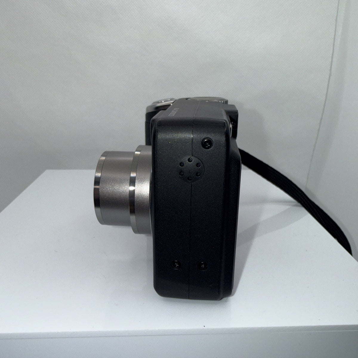 Nikon COOLPIX P50 Digital Camera 8.1MP Tested Boxed + Charger Batteries 4GB VGC