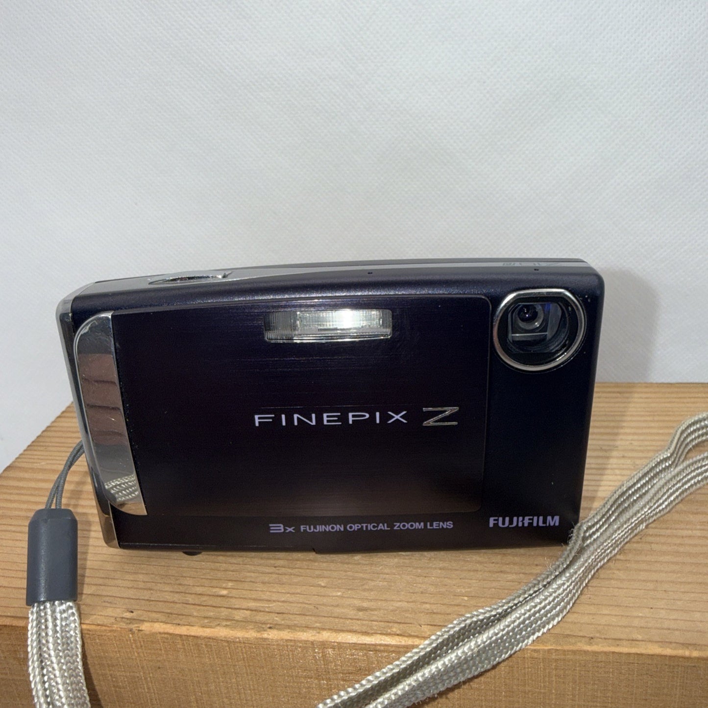 Fujifilm Finepix Z10fd 7.2MP Digital Camera Tested Boxed + Charger Battery 4GB