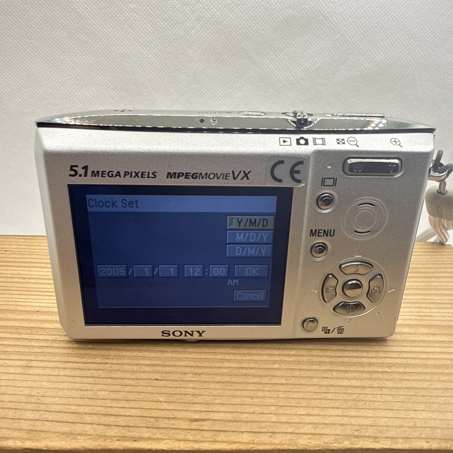 Sony Cyber-shot DSC-T5 5.1MP Digital Camera Tested + Charger Battery Memory