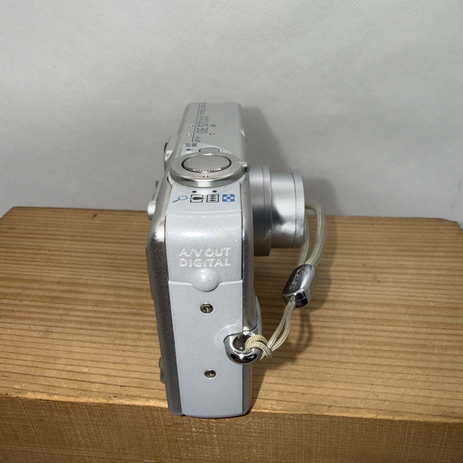 Canon Digital Camera IXUS 30 3.2MP Tested Boxed Plus Charger Battery Case SD VGC7