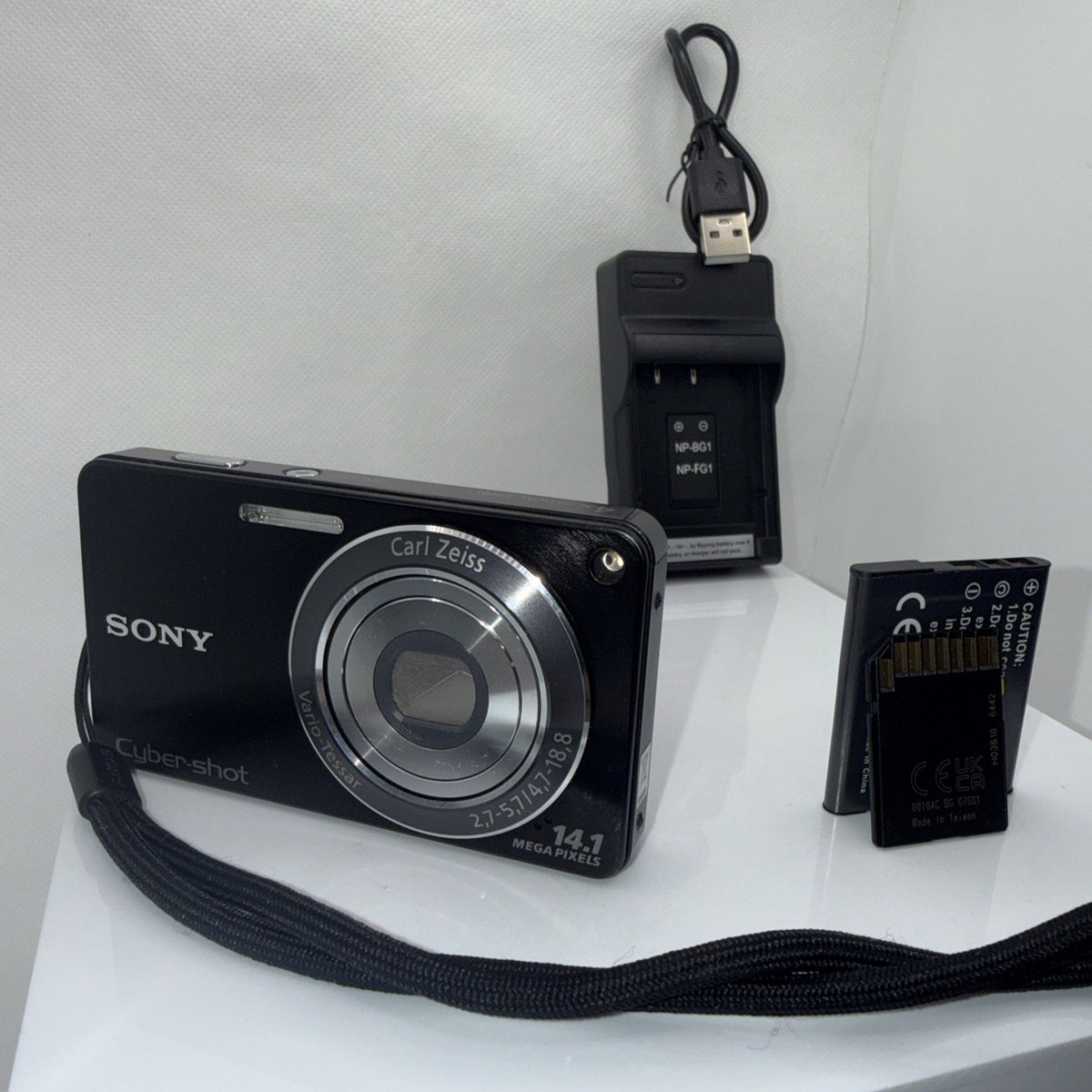 Sony Cybershot DSC-W350 14.1MP Digital Camera, Tested + Charger Battery 4GB VGC