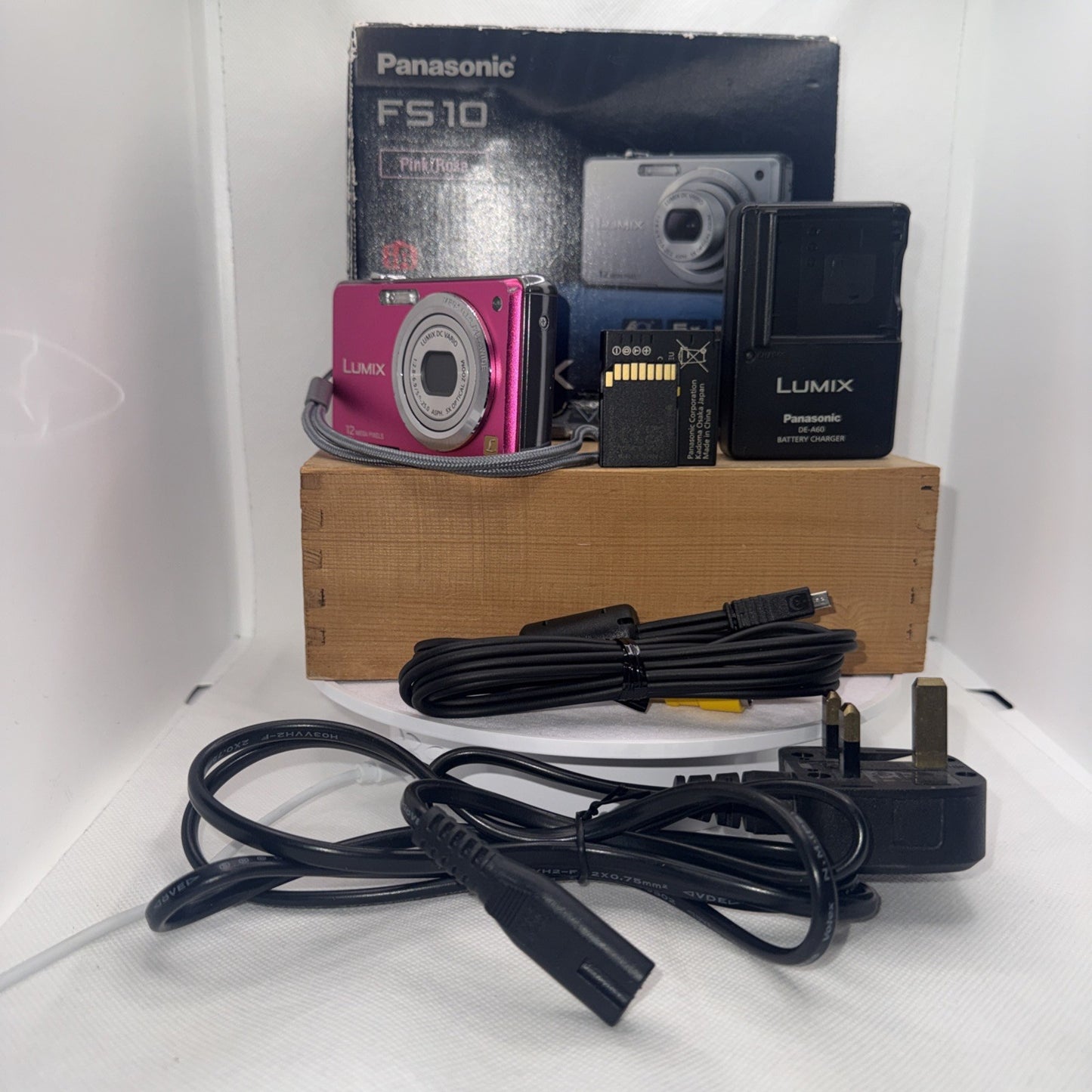 Panasonic Lumix DMC-FS10 Pink 12MP Digital Camera Tested + Charger Battery 4GB