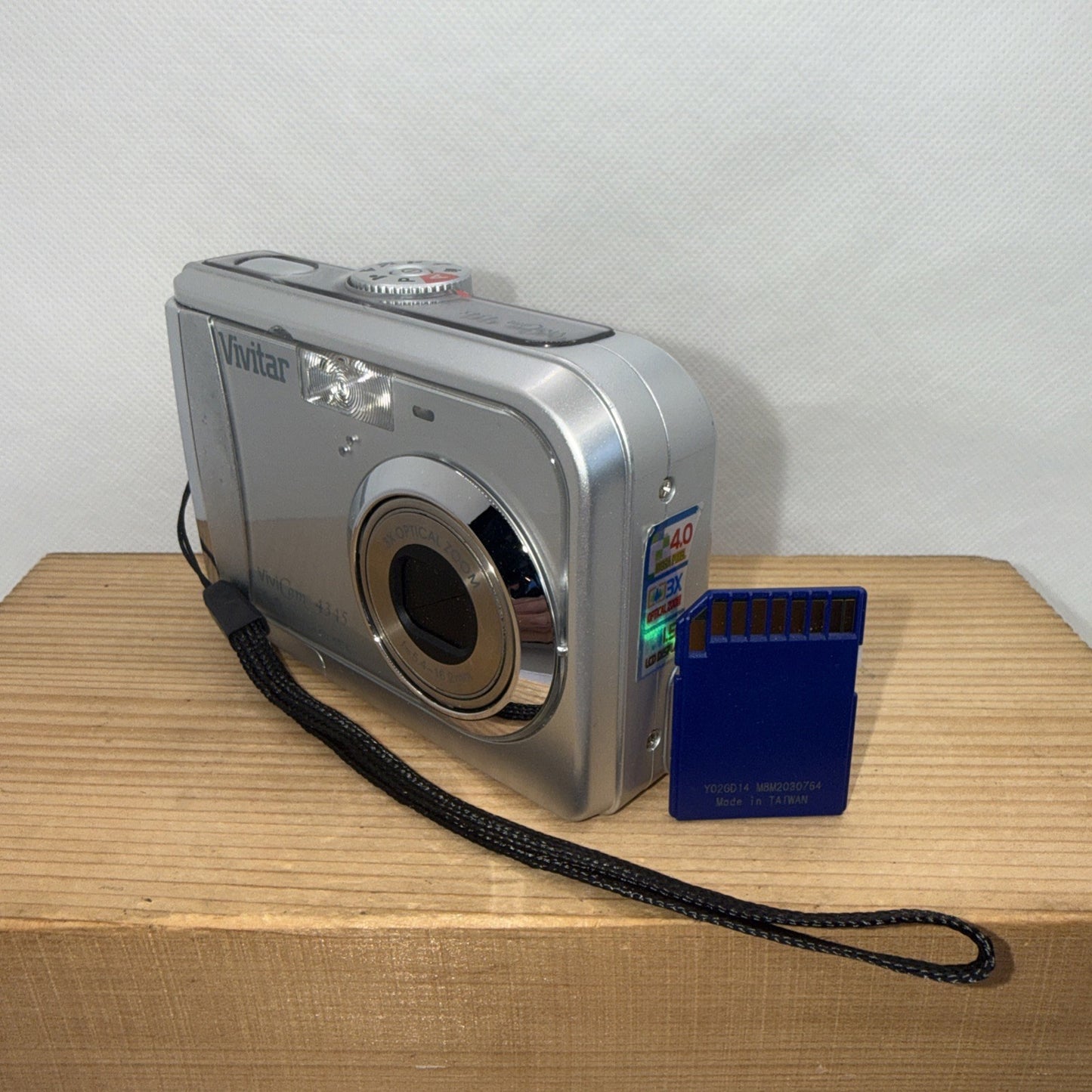 Vivitar Silver Vivicam 4345 4.0MP Compact Vintage Digital Camera Tested + 2GB SD