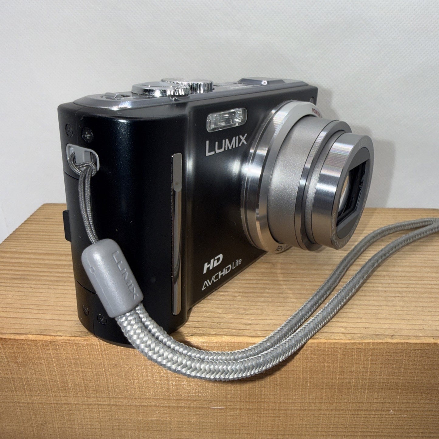 Panasonic Lumix DMC-TZ10 Digital Camera Tested *Minor screen issue + Accessories