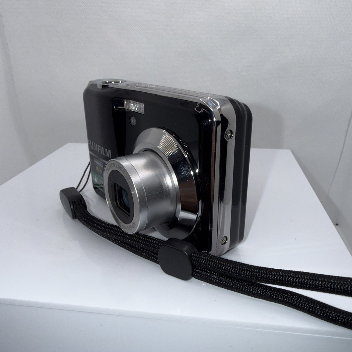 Fujifilm Finepix AV130 12MP Digital Camera Tested + Charger Batteries 4GB SD