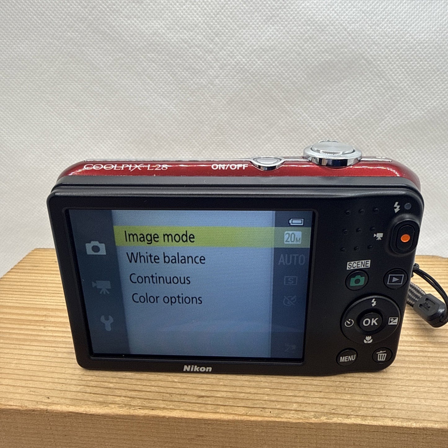 Nikon L28 Digital Camera 20.1MP Tested *Minor issue* + Charger Batteries 4GB SD