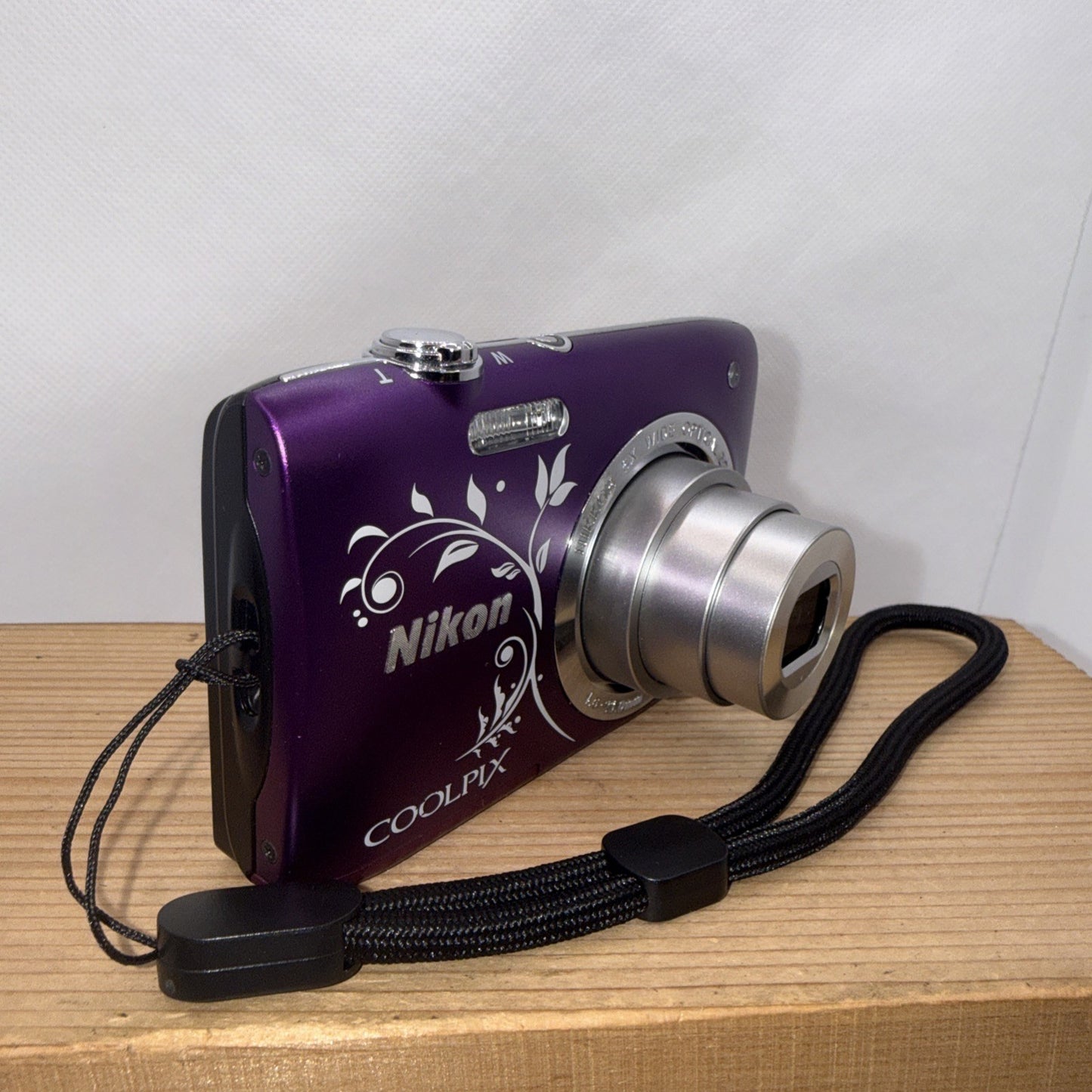 Nikon Coolpix S2900 20.1MP Purple Digital Camera + Battery & Charger