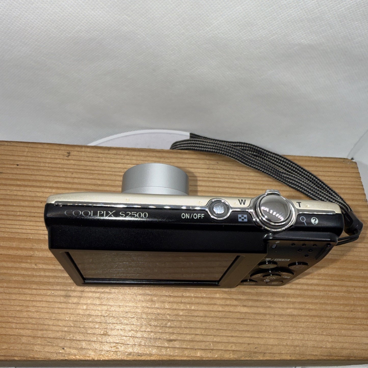 Nikon Coolpix S2500 12MP Gold Digital Camera Boxed Tested + Charger Battery 4GB