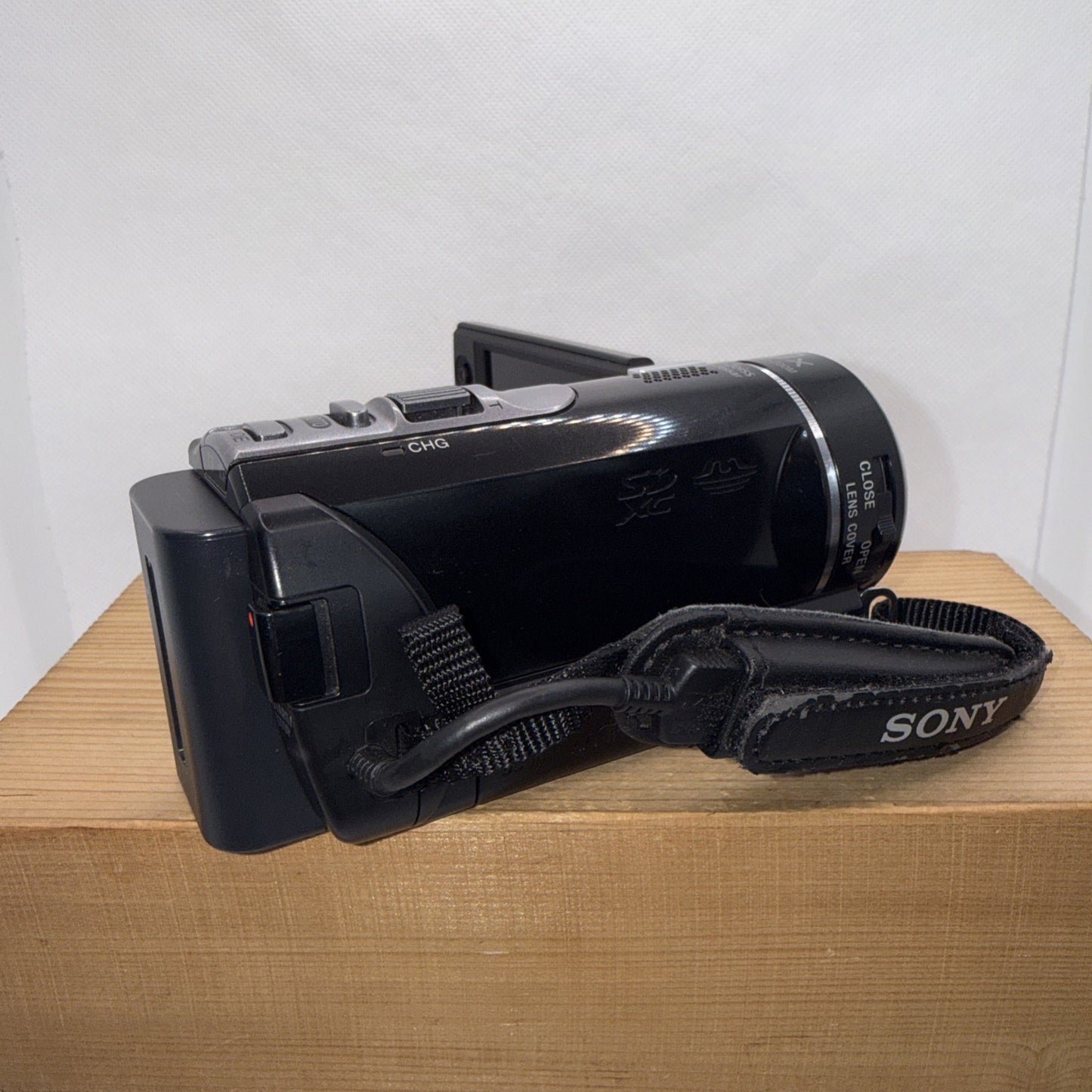 Sony HDR-CX190 Camcorder Tested Working + Charger Battery SD Card Case