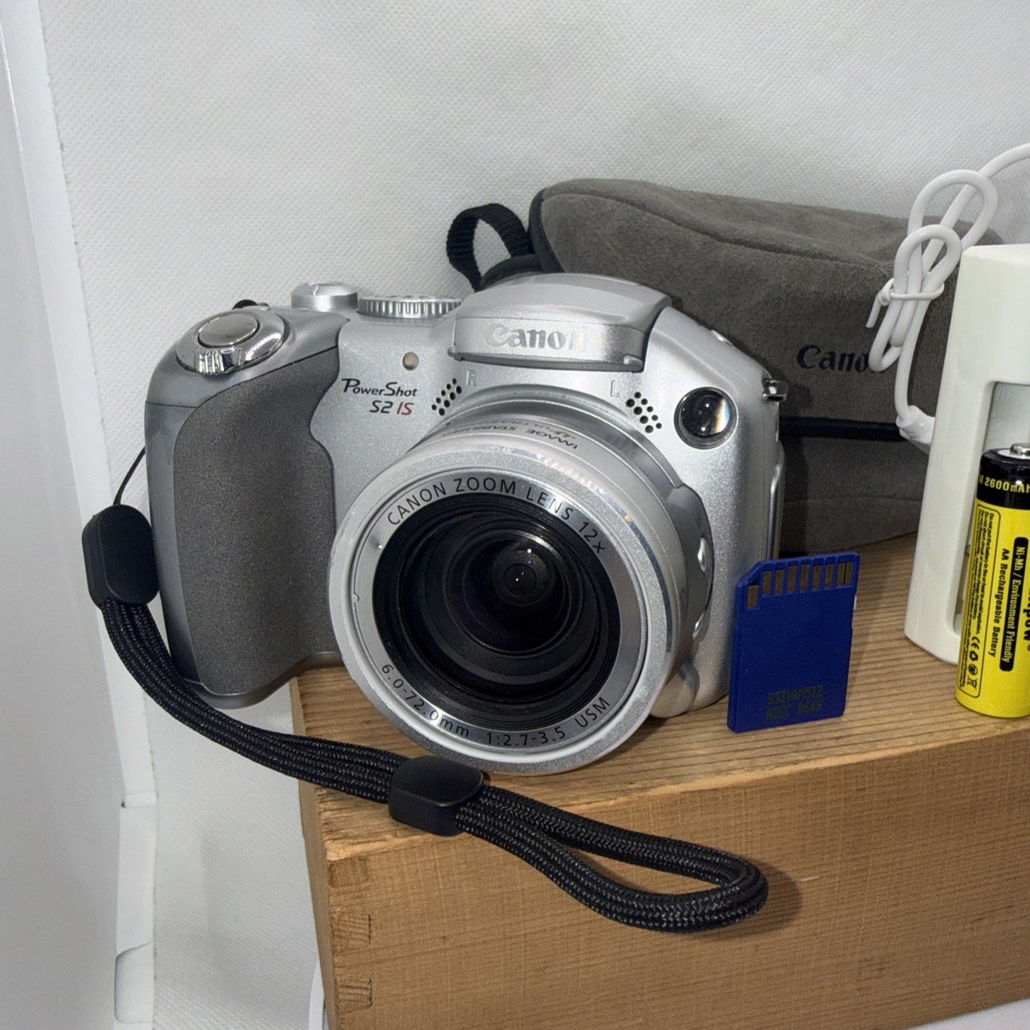 Canon PowerShot S2 IS 5MP Digital Camera Tested + Charger Batteries Case And SD