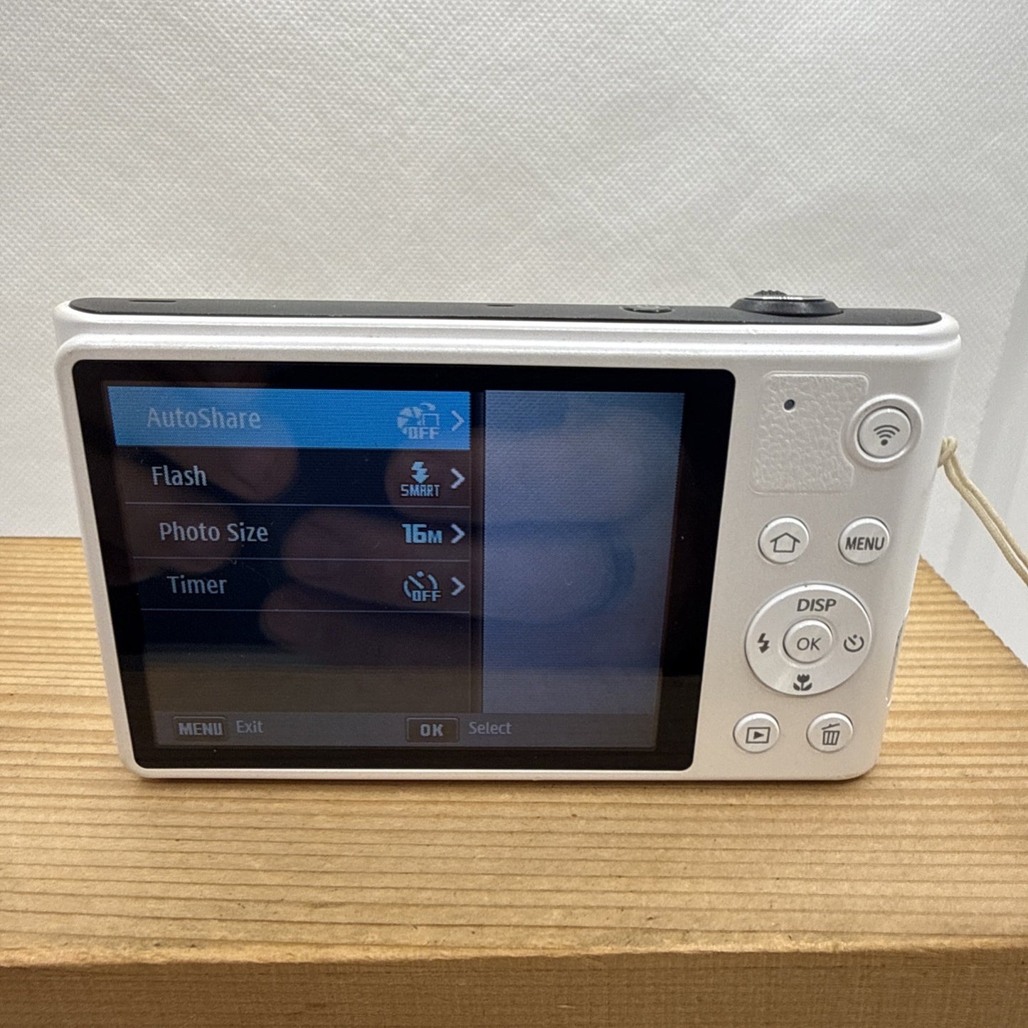 Samsung WB31F WiFi Digital Camera 16.2MP White Tested with Battery And Charger