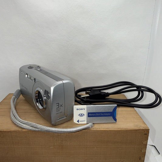 SONY Cyber-shot DSC-S40 4.1 MP Digital Camera Tested Working + Accessories
