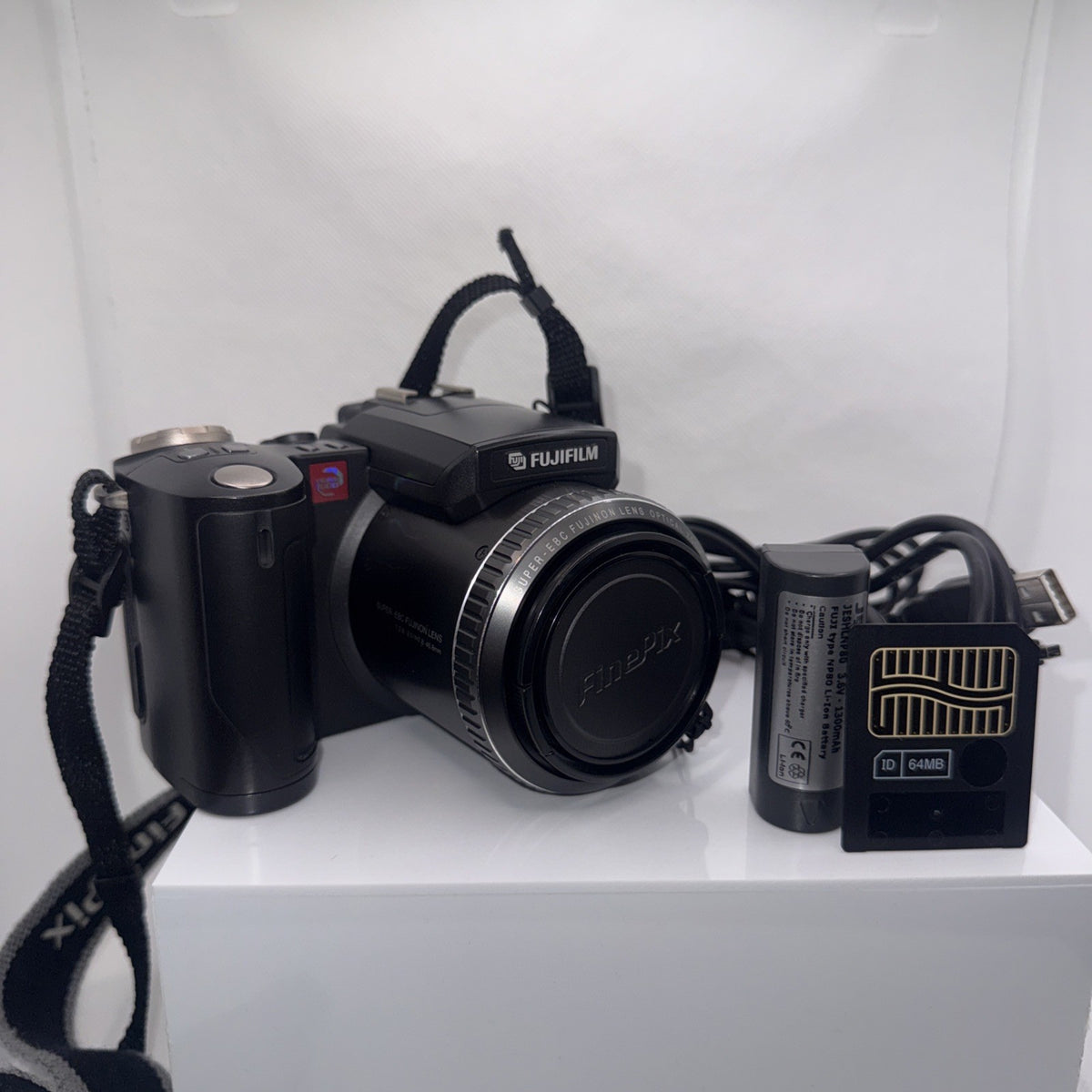 Fujifilm Finepix 6900 Zoom Digital Camera 3.3MP CCD Full Kit Tested Retro VGC