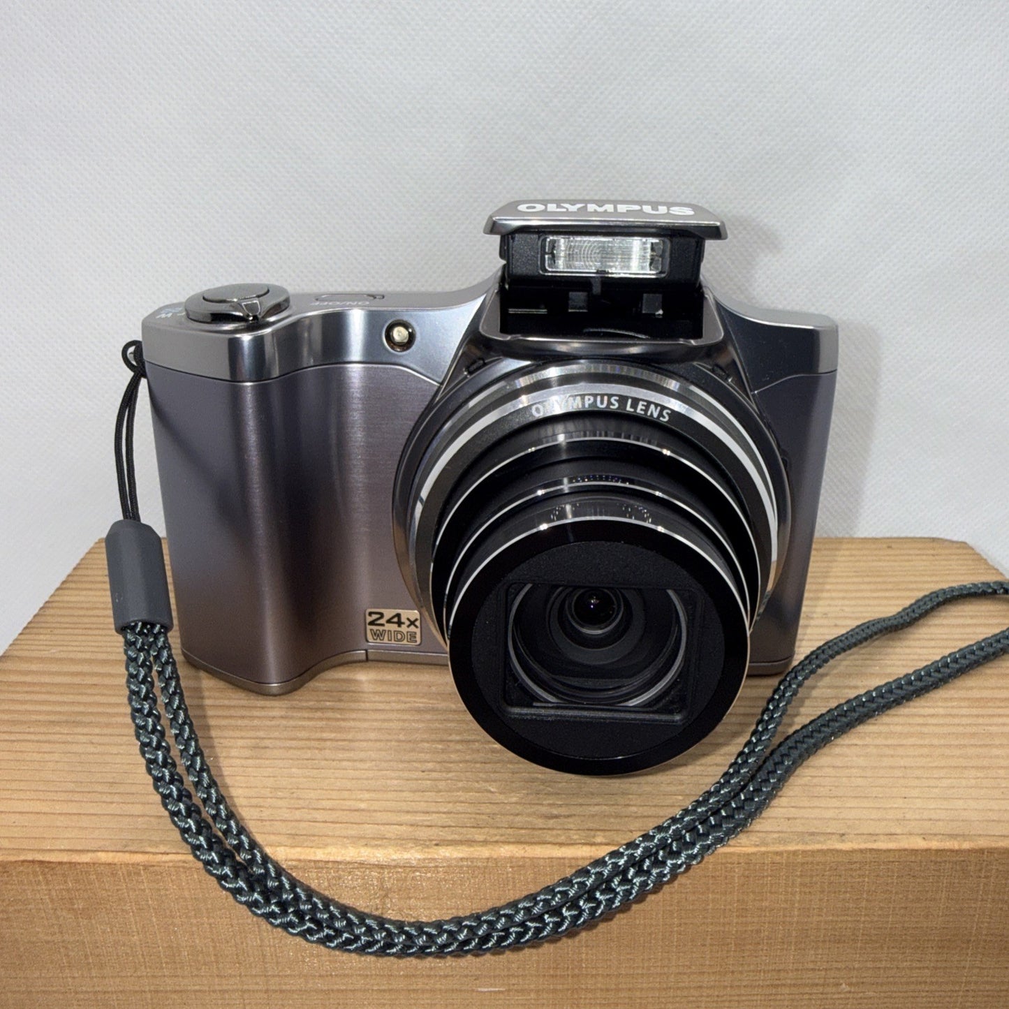 Olympus Stylus SZ-11 14.0MP Digital Camera Tested Plus Charger Battery 4GB SD