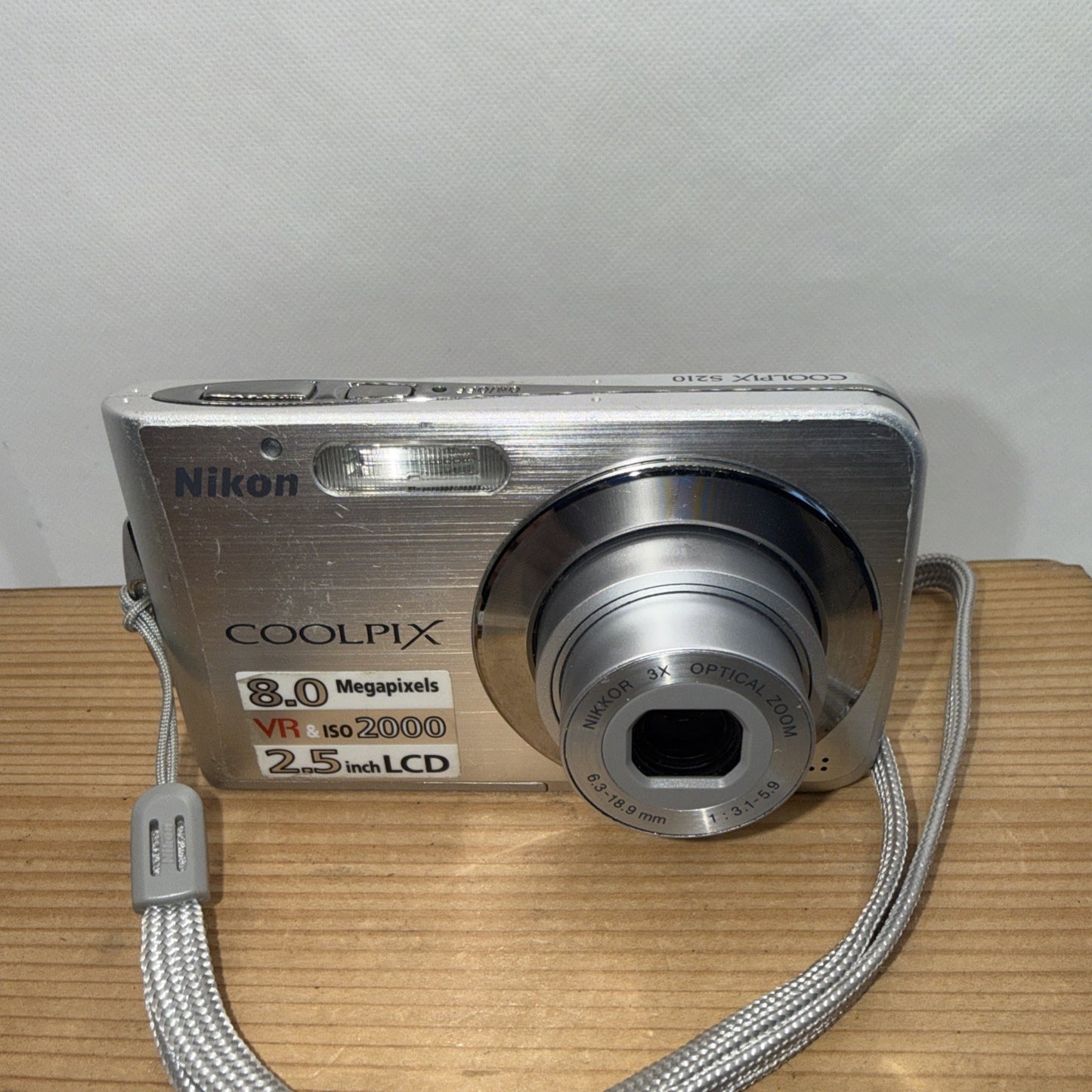 Nikon Coolpix S210 8MP Digital Camera Tested (some dead pixels on screen) Bundle