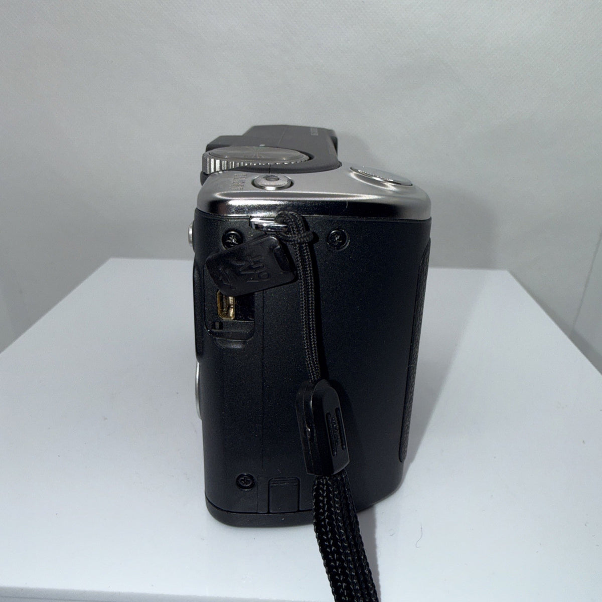 Nikon COOLPIX P50 Digital Camera 8.1MP Tested Boxed + Charger Batteries 4GB VGC