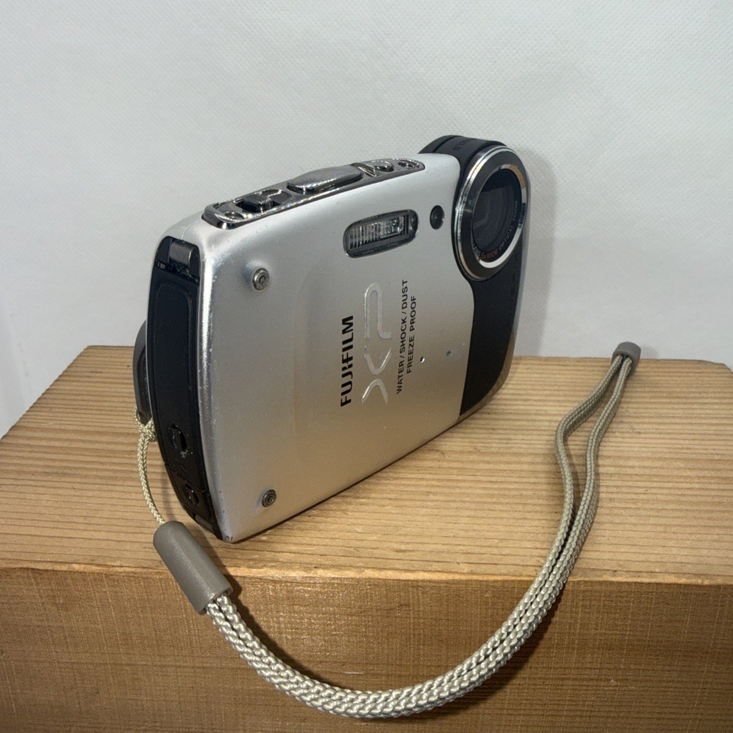 Fujifilm FinePix XP20 14.2MP Waterproof Camera + Charger Battery Memory Tested