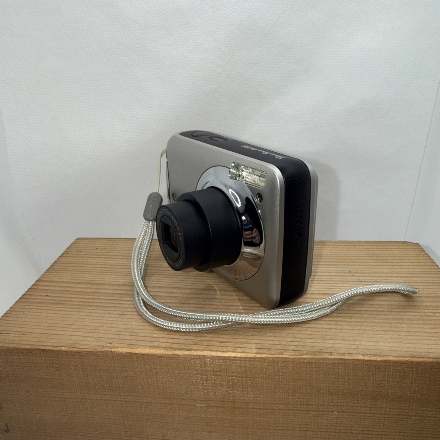 Canon PowerShot A495 10.0MP Digital Camera Boxed + 4GB SD Card - Mint Condition