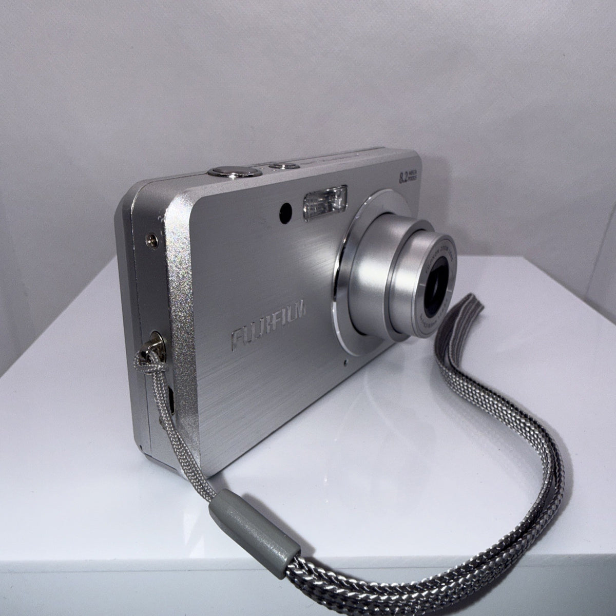 Fujifilm FinePix J10 8.2MP Digital Camera + Charger Battery 8GB SD Card Working