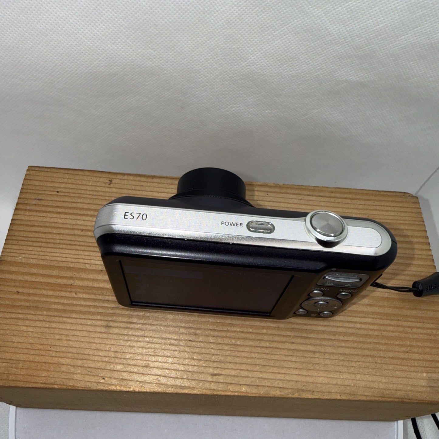 Samsung ES70 12.2MP Digital Camera Tested Working + Charger Battery 4GB SD
