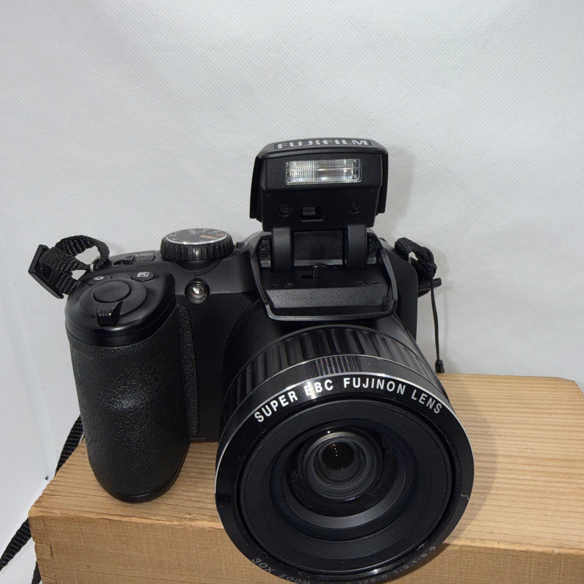 Fujifilm Finepix S4800 16MP Bridge Camera + Batteries Charger Bag 16GB SD VGC