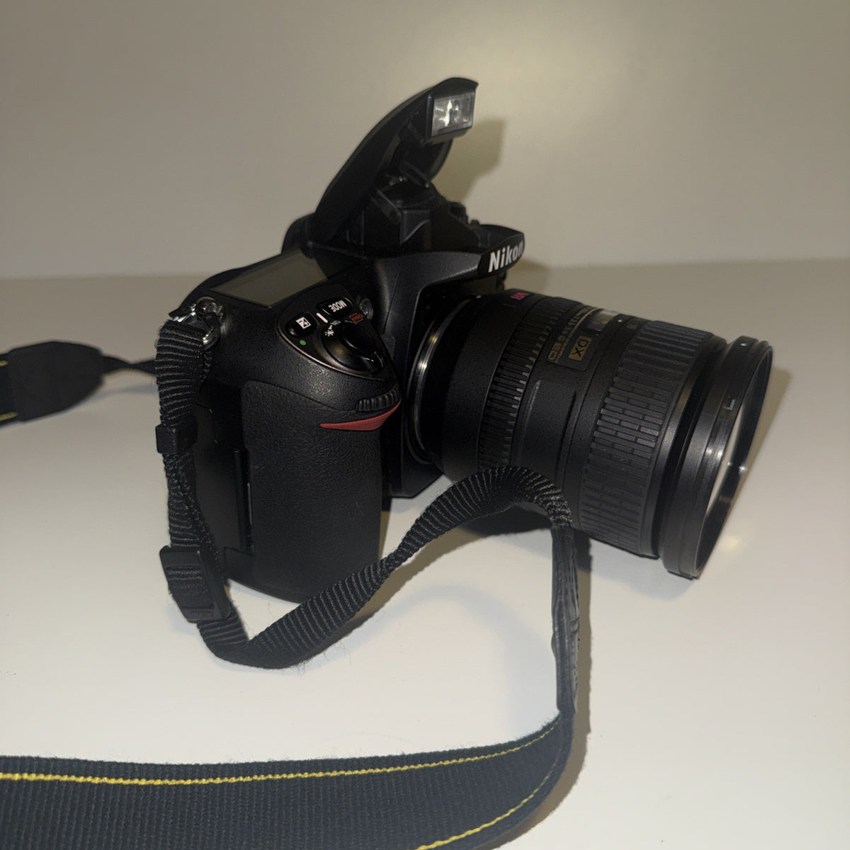 Nikon D200 Camera AF-S DX VR Zoom-Nikkor 18-200mm & Nikkor AF-S 18-70mm - Bundle