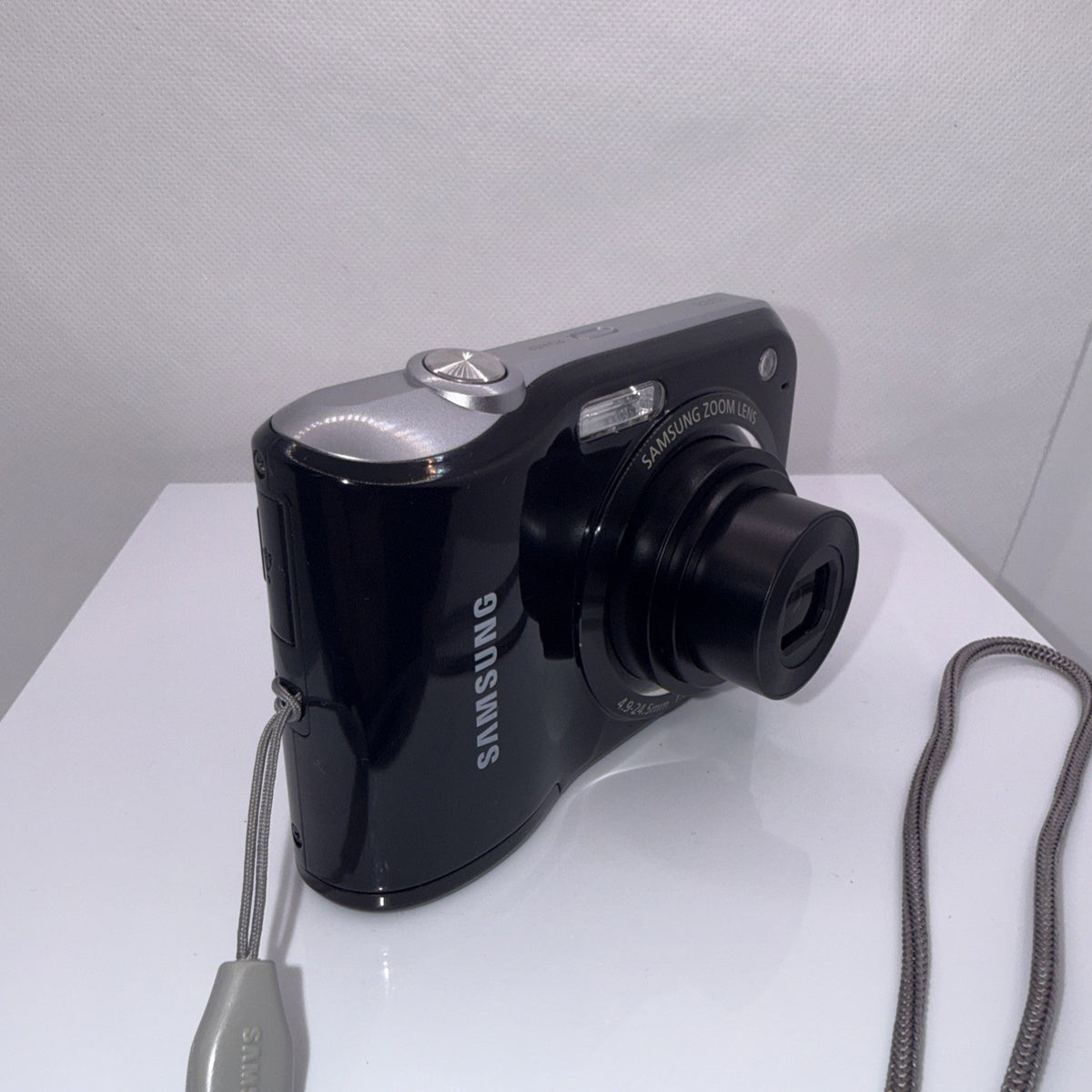 Digital Camera Samsung ES28 12.2MP Tested Working + Batteries Charger 4GB SD
