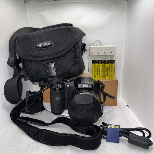 Fujifilm Finepix S4800 16MP Bridge Camera + Batteries Charger Bag 16GB SD VGC