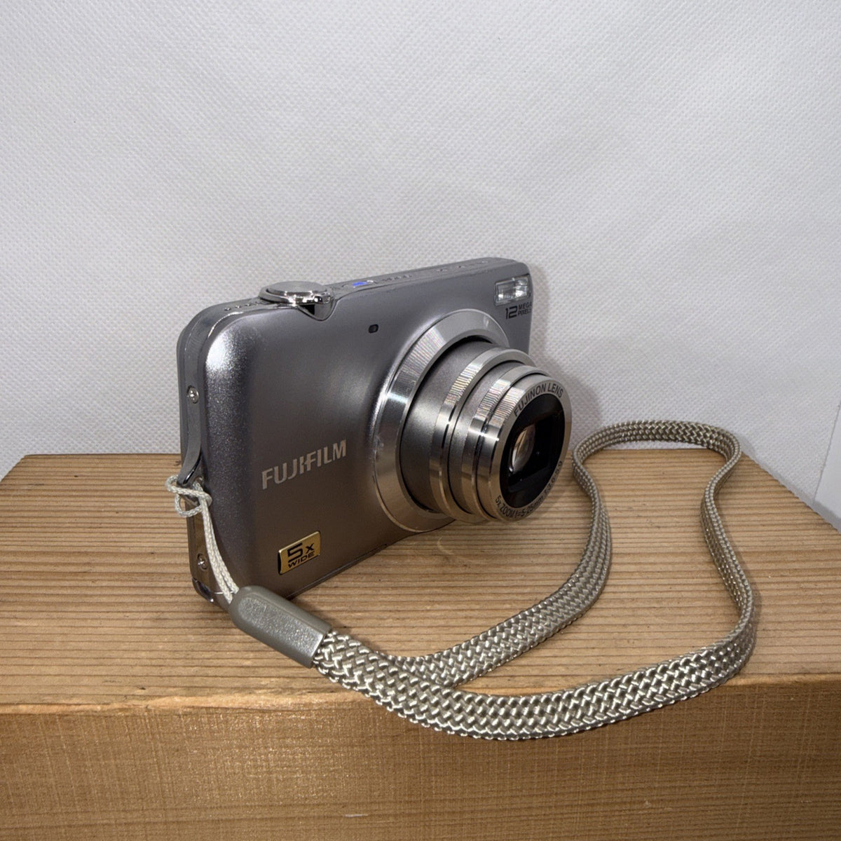 Fujifilm FinePix JX210 12MP Digital Camera Tested + Charger Battery 4GB SD Card