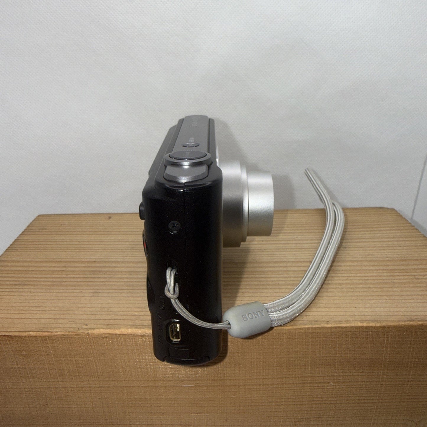 Sony Cybershot DSC-W800 20.1MP Digital Camera Tested + Charger Battery 4GB Case