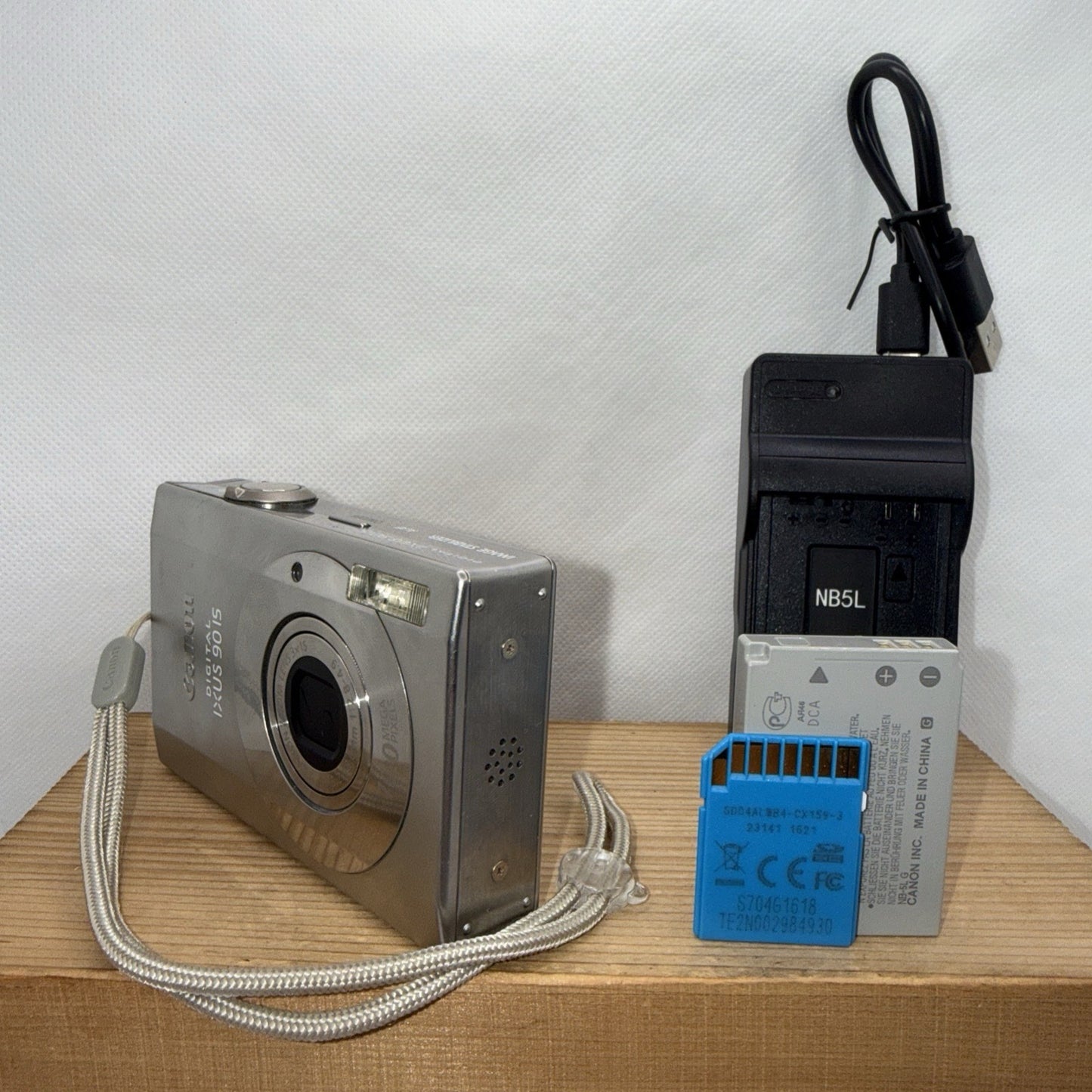 Canon IXUS 90 IS 10MP Digital Camera Tested Working + Charger Battery 4GB SD
