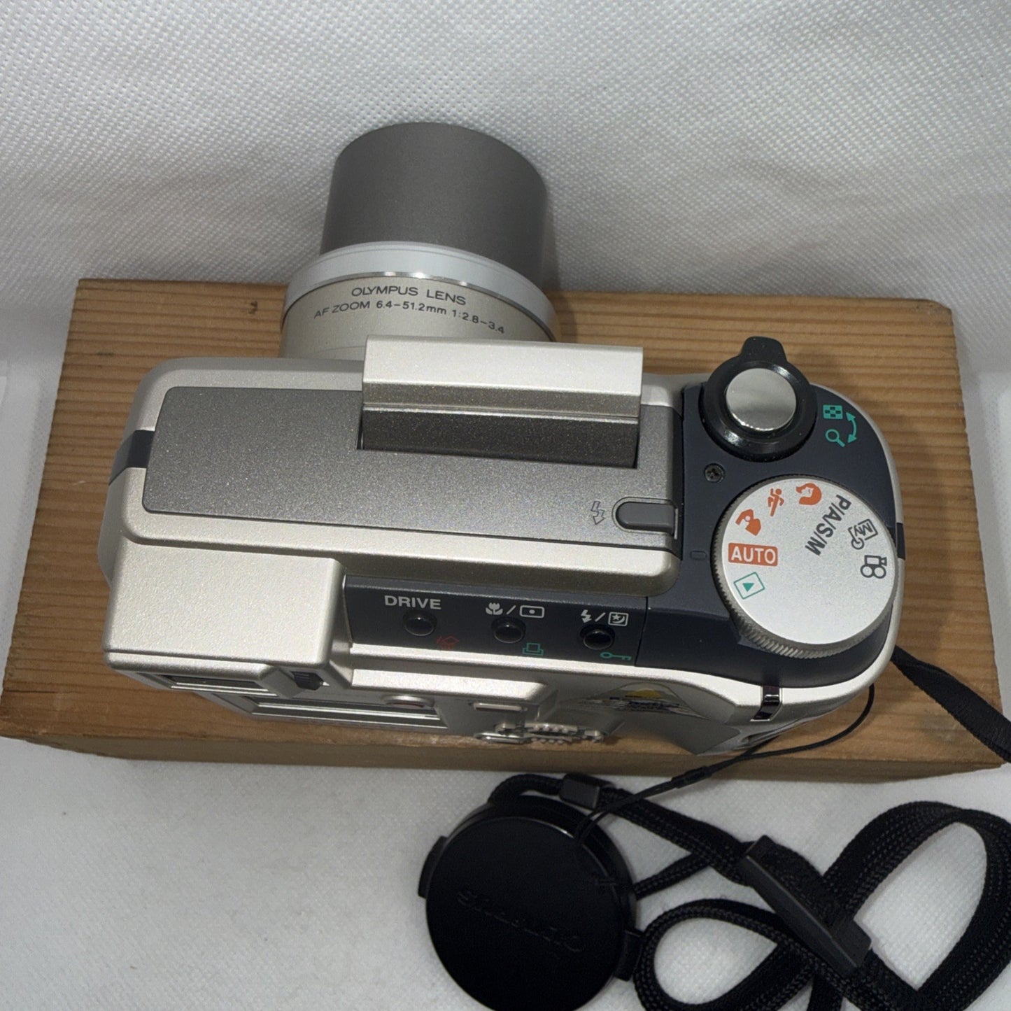 Olympus Digital Camera C-720 Ultra Zoom 3.0MP Tested Plus Memory Card Retro